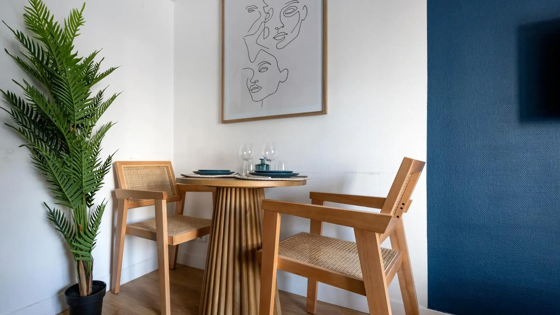 Close To Center Of I Fully Equipped Apartment *