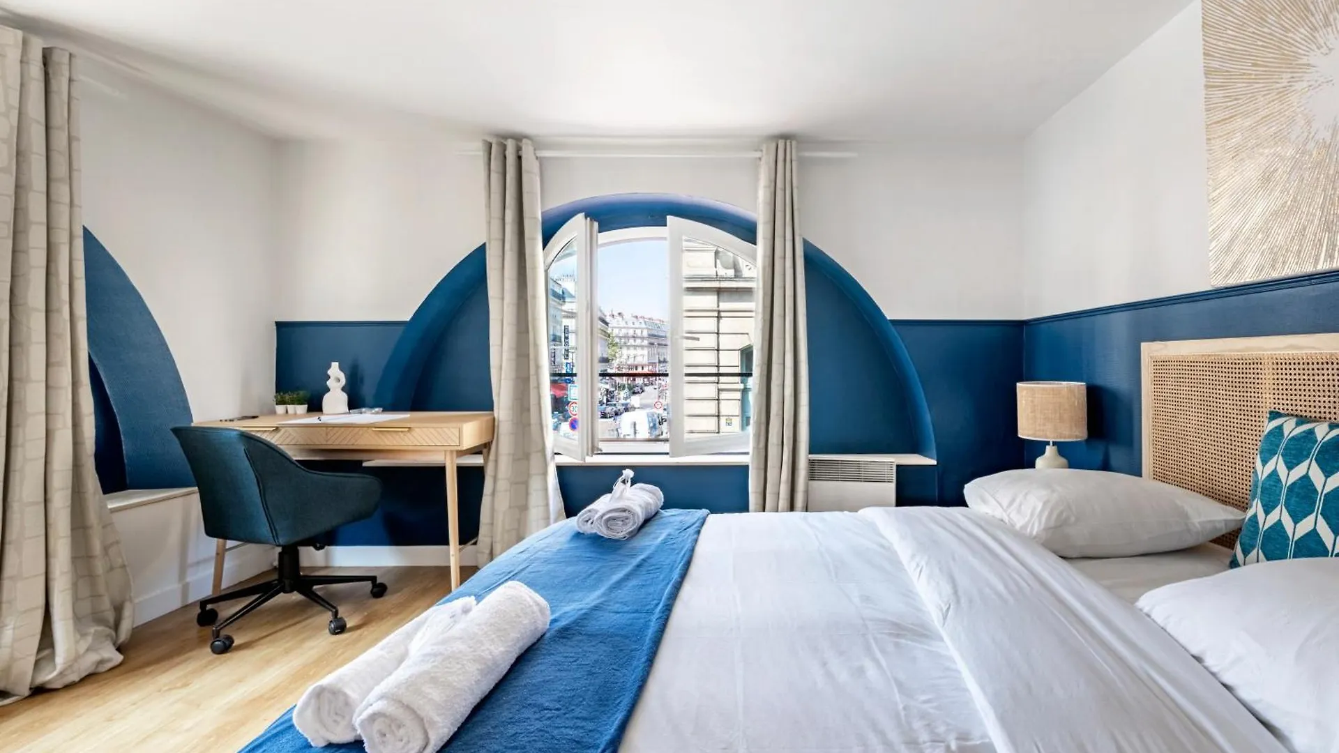 Close To Center Of I Fully Equipped Apartment Paris