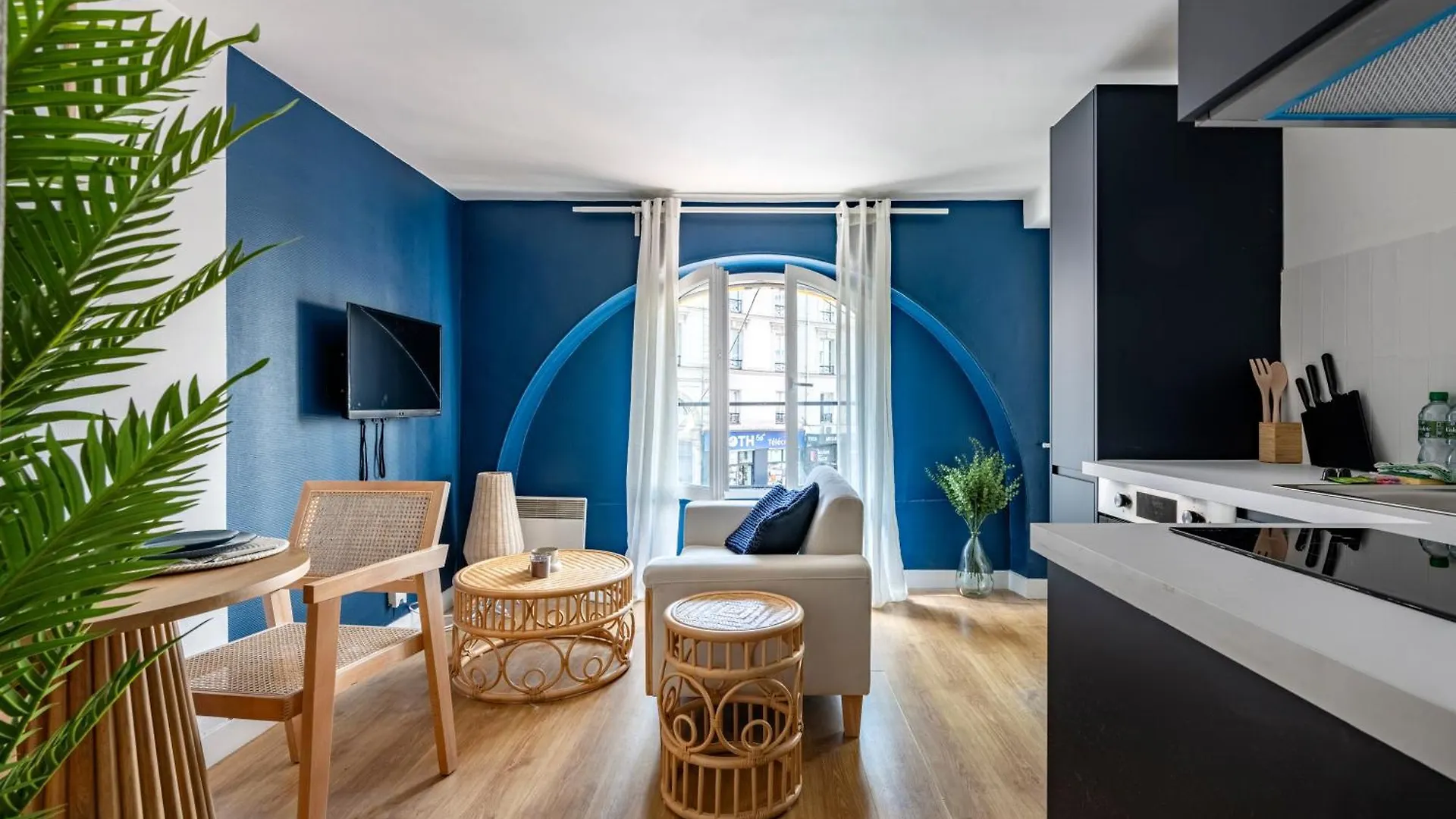 Close To Center Of I Fully Equipped Apartment Paris